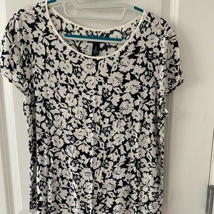 Gap White and Navy Floral Short Sleeved Top